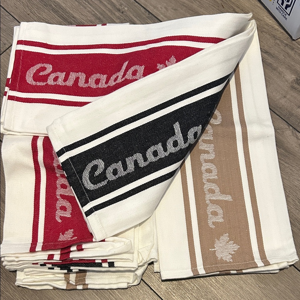 NEW 🆕 lot of 6 Canada Kitchen Towels - Picture 2 of 3